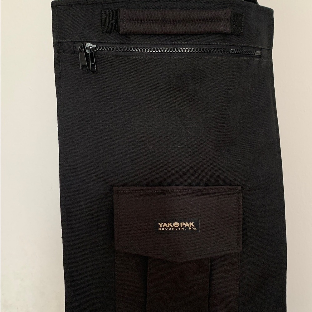YAK PAK Brooklyn NY Black Slim Crossbody Bag - Picture 4 of 7